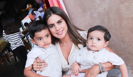  Juan Pablo Rojo, Bárbara Berrones y José Miguel Rojo.