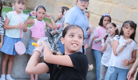  Los pequeños invitados compartieron grandes momento en el cumpleaños de Barbarita.