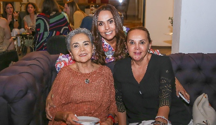  Rosy Villanueva, Marianela Villanueva y Lucy Villanueva.