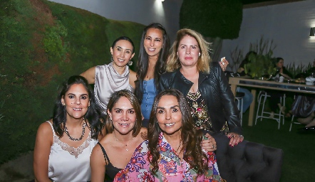  Alejandra Pérez, Arce Hernández, Georgina Anaya, Elizabeth Morales, Alejandra Ruiz y Marianela Villanueva.