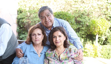  René Díaz, Martha Martínez y Tita Ruiz.