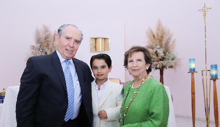  Juan Carlos Conde con sus abuelos Jesús y Cube Conde.