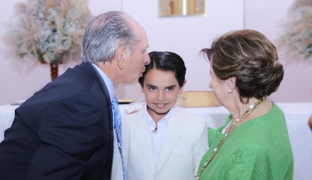  Juan Carlos Conde con sus abuelos Jesús y Cube Conde.