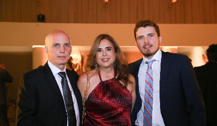  Tony Pizzuto, Pilar Díaz de León y Paulo Cummings.
