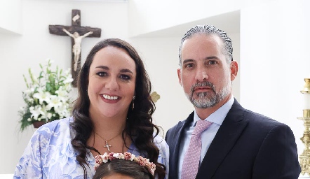  Julieta Garelli y Rodrigo Veytia con su hija Regina.