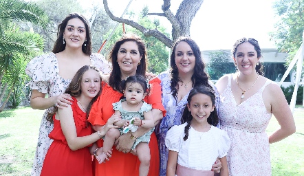  Scarlett Garelli, Julieta Veytia Garelli, Julieta Mahbub, Marina, Julieta Garelli, Regina Veytia Garelli y Alexandra Garelli.