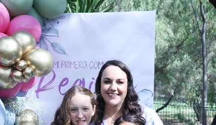  Julieta Garelli con sus hijas Julieta y Regina Veytia Garelli .