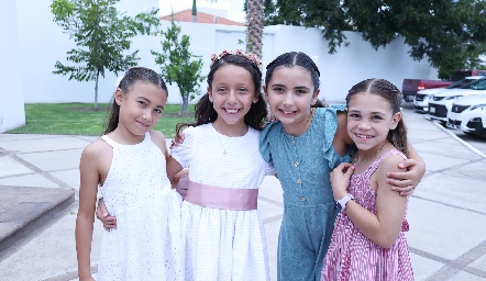  Inés, Regina, Fernanda y Carlota.