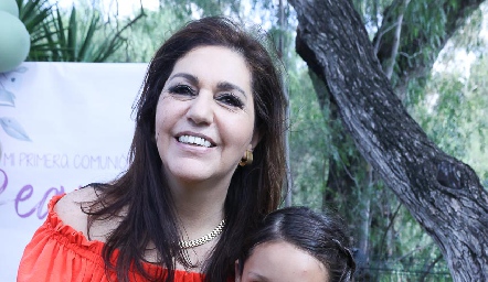 Julieta Mahbub con su nieta Regina Veytia Garelli.