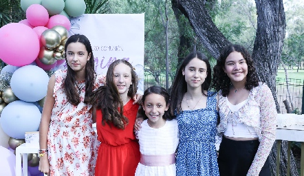  Loretta, Julieta, Regina, Daniela y María José.