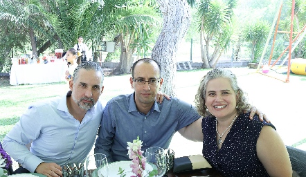  Rodrigo Veytia, César Bravo y María Veytia.