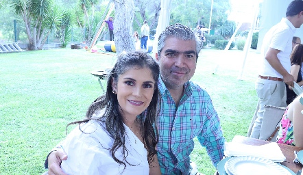  Montserrat García y Manuel Villanueva.