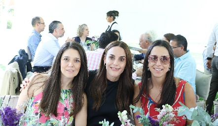  Patricia Nava, Paulina Lozano y Lorena Gil.