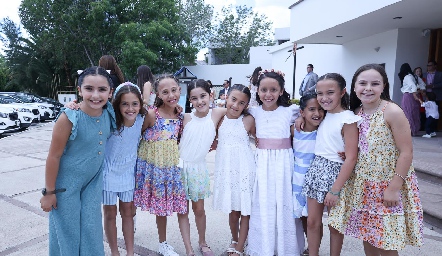  Regina con sus amigas.