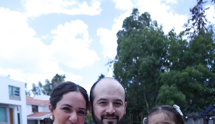  Alexandra Garelli y Alberto de Paz con su hija Marina.