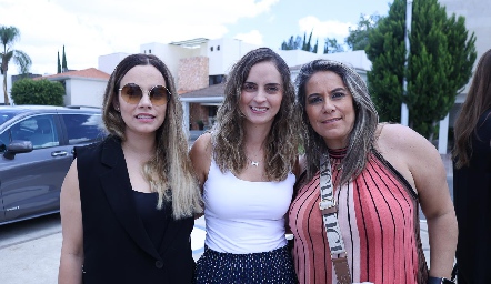  Arlette Robles, Ana Isa Navarro y Michelle Zarur.