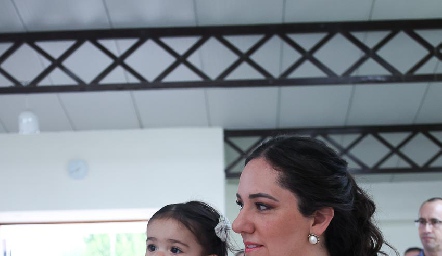  Alexandra Garelli con su hija Marina.