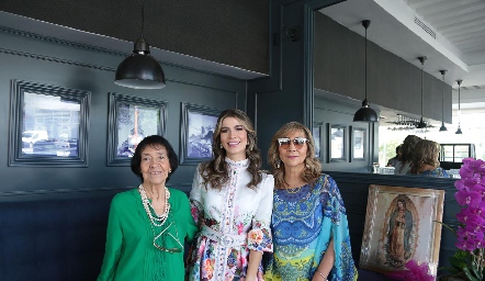 Bertha Córdova, Sofía Muñiz y Cristina Córdova.