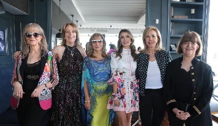 Chayo Ortuño, Bety Ortuño, Cristina Córdova, Sofía Muñiz, Guadalupe Ortuño y Socorro Ortuño.