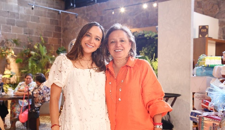  María José Ramírez con s mamá Elizabeth Rocha.