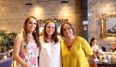  Maricarmen Mejía, María José Ramírez y Elisa Robles.