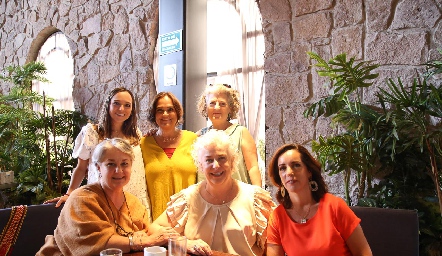  María José Ramírez, Elisa Robles, María José de Beascoa, Cristina Martí, Lourdes Guerra y Alejandra Davila.
