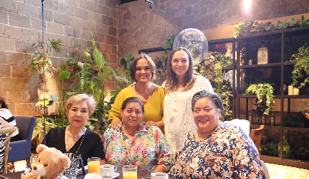 Elisa Robles, María José Ramírez, Lourdes Aguiñaga, Imelda Torrescano e Irene Torrescano.