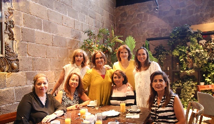  Alma de Rodríguez, Elisa Robles, Sara González, María José Ramírez, Beatriz Pérez, Edith Salinas, Irma y Guadalupe Carrera.