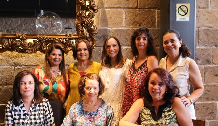  Griselda Tello, Elisa Robles, María José Ramírez, Marilú Lasso de la Vega, Cristina Alcalde, Montserrat Gutiérrez, Laura Barrios y Maribel Rangel.
