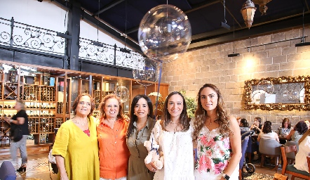 Elisa Robles, Elizabeth Rocha, Andrea Ramírez, María José Ramírez y Maricarmen Mejía.