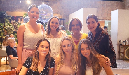  Gabriela González, María José Ramírez, Elisa Robles, Cristina Lorca, Fernanda Castro, Valeria Guerrero e Isa Gaviño.