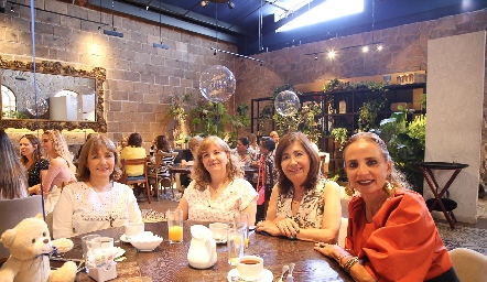  Marcela Robles, Maru Robles, Sofía Robles y Beatriz Rangel.