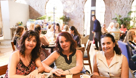  Marilú Lasso, Maribel Rangel y  Cristina Alcalde.