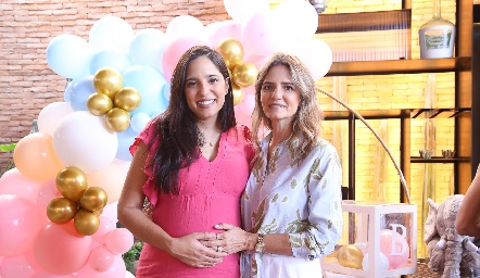  Andrea Ascanio con su mamá Rosy Rodríguez.