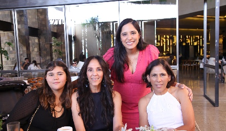  Dani Álvarez, Patricia Rodríguez, Andrea Ascanio y Adriana Rodríguez.