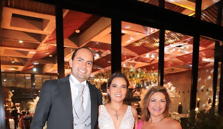  Gerardo Huerta, Nathalie Rivera y Claudia Rivera.