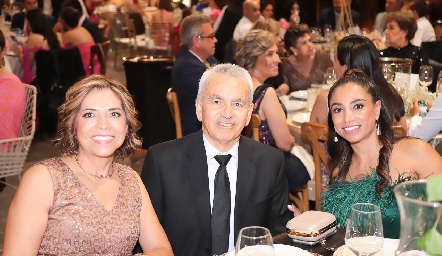  Juanita, Jaime Palos y Ana Gaby Palos.