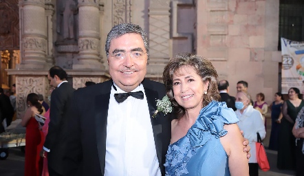  José Juan Huerta y Rocío Torres, papás del novio.