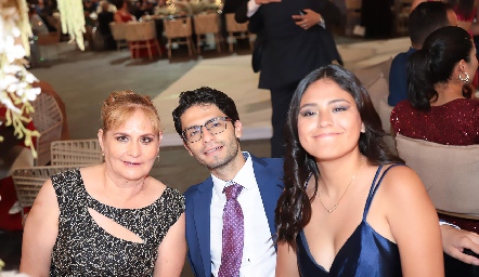  Ema, Alejandro y Alexandra.