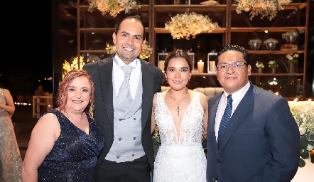  María del Carmen Rivera, Gerardo Huerta, Nathalie Rivera y Samuel Fabián Cervantes.