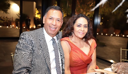  Marco Antonio Torres y Angélica Sierra.