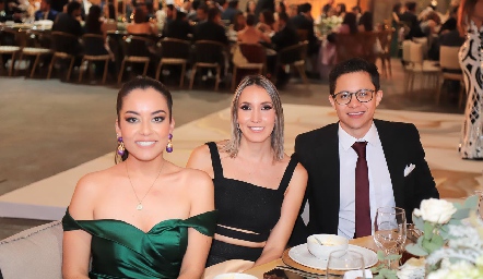 Nohemí Medina, Sofía Contreras y Daniel Fuentes.