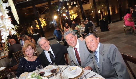  Sara, Fernando, Guillermo y Héctor.