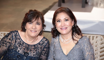  María del Carmen Chávez y Lourdes Zárate.