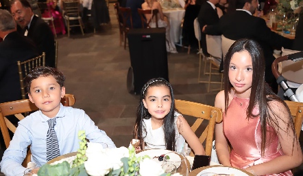  José María, Jimena y Valentina.