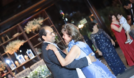  Vals Familiar de los nuevos esposos Nathalie Rivera y Gerardo Huerta.