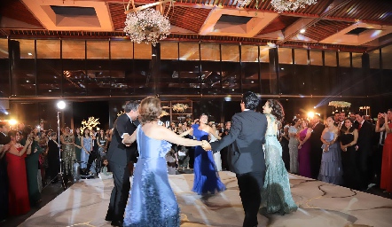  Vals Familiar de los nuevos esposos Nathalie Rivera y Gerardo Huerta.