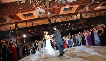  Vals Familiar de los nuevos esposos Nathalie Rivera y Gerardo Huerta.