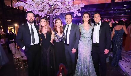  Invitados muy elegantes en la boda.