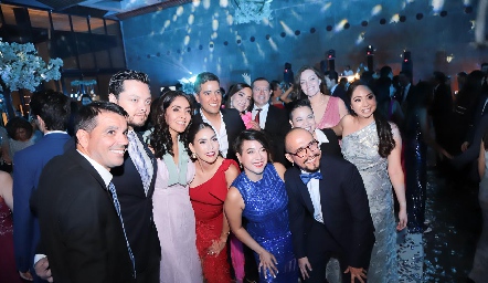  Boda de Nathalie Rivera y Gerardo Huerta muy contentos abrieron el baile.
